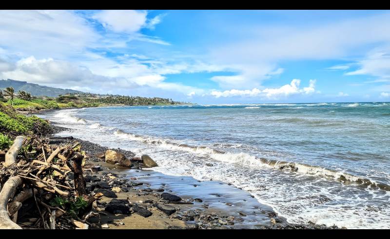 Фото Paukukalo Beach с серая галька поверхностью