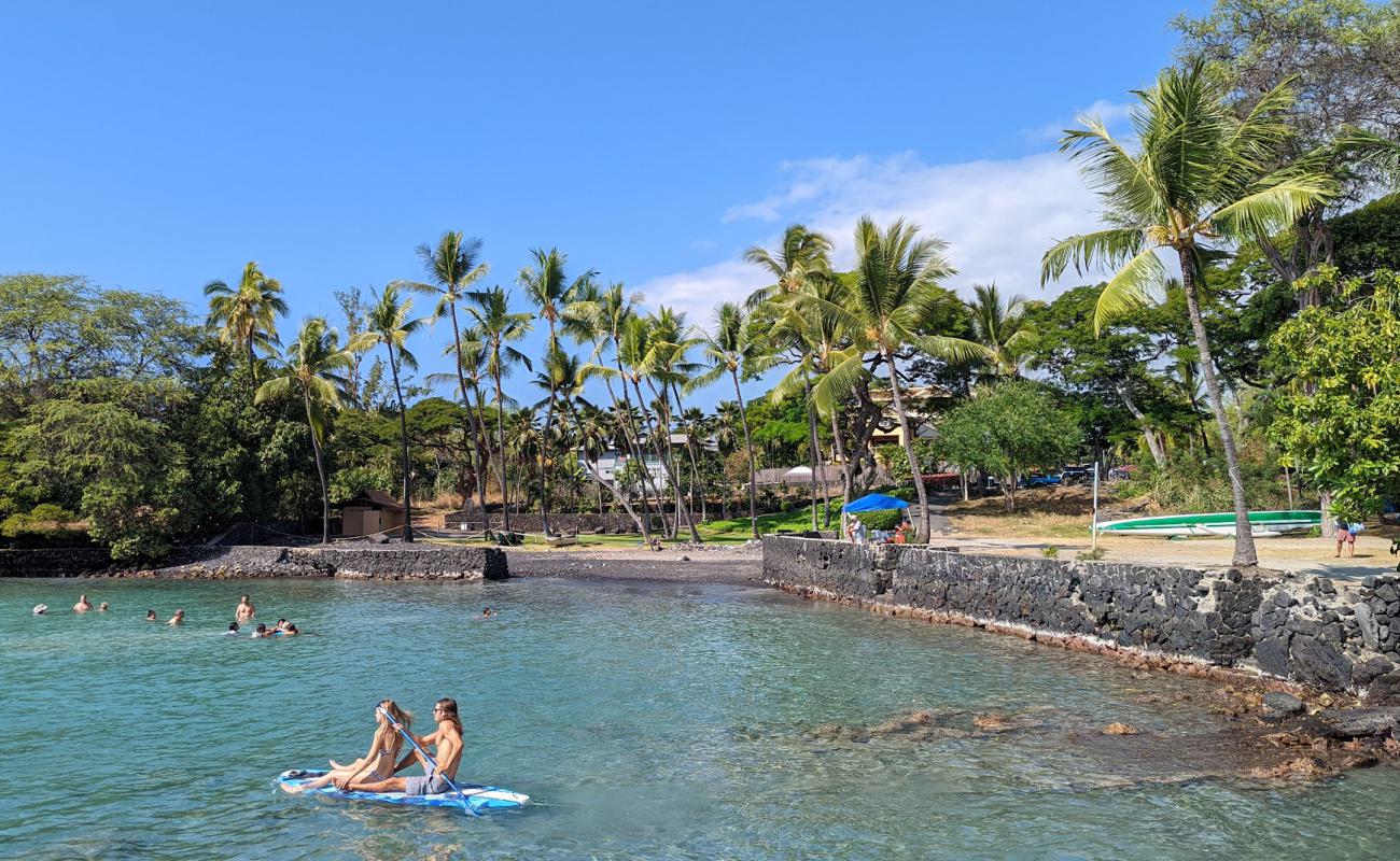 Фото Keauhou Bay Beach с песок с галькой поверхностью