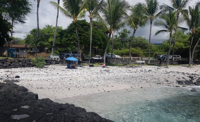 Фото Pahoehoe Beach с песок с камнями поверхностью