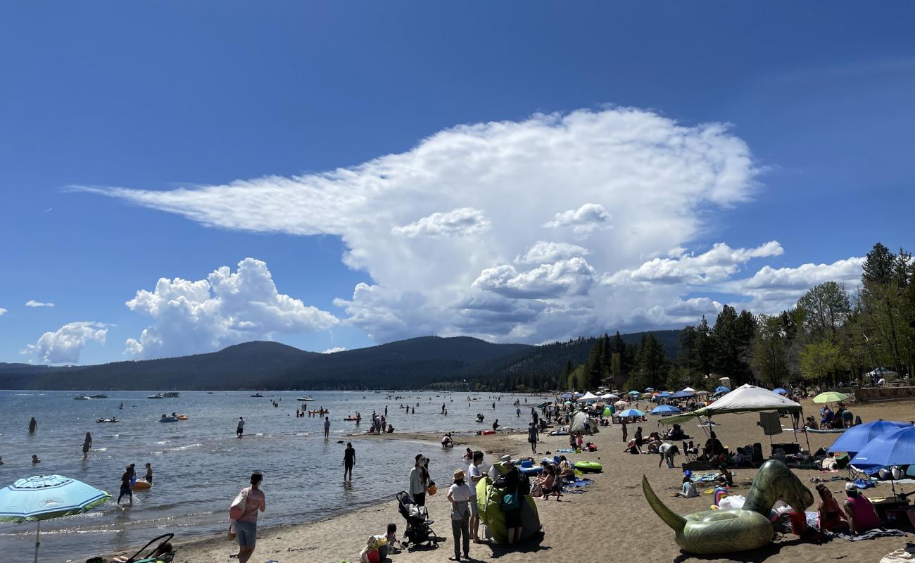 Фото North Tahoe Beach с светлый песок поверхностью