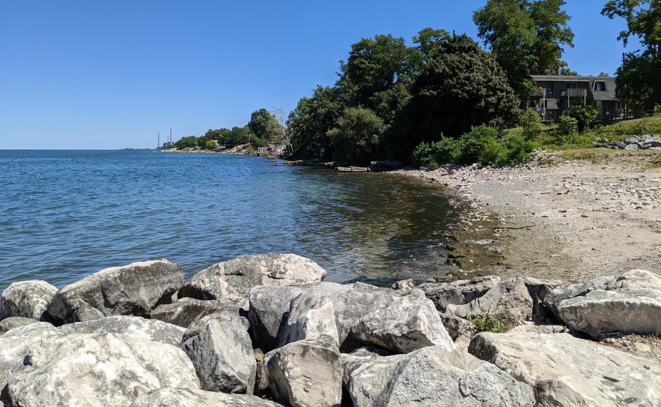 Фото Sheffield Lake Beach с песок с галькой поверхностью