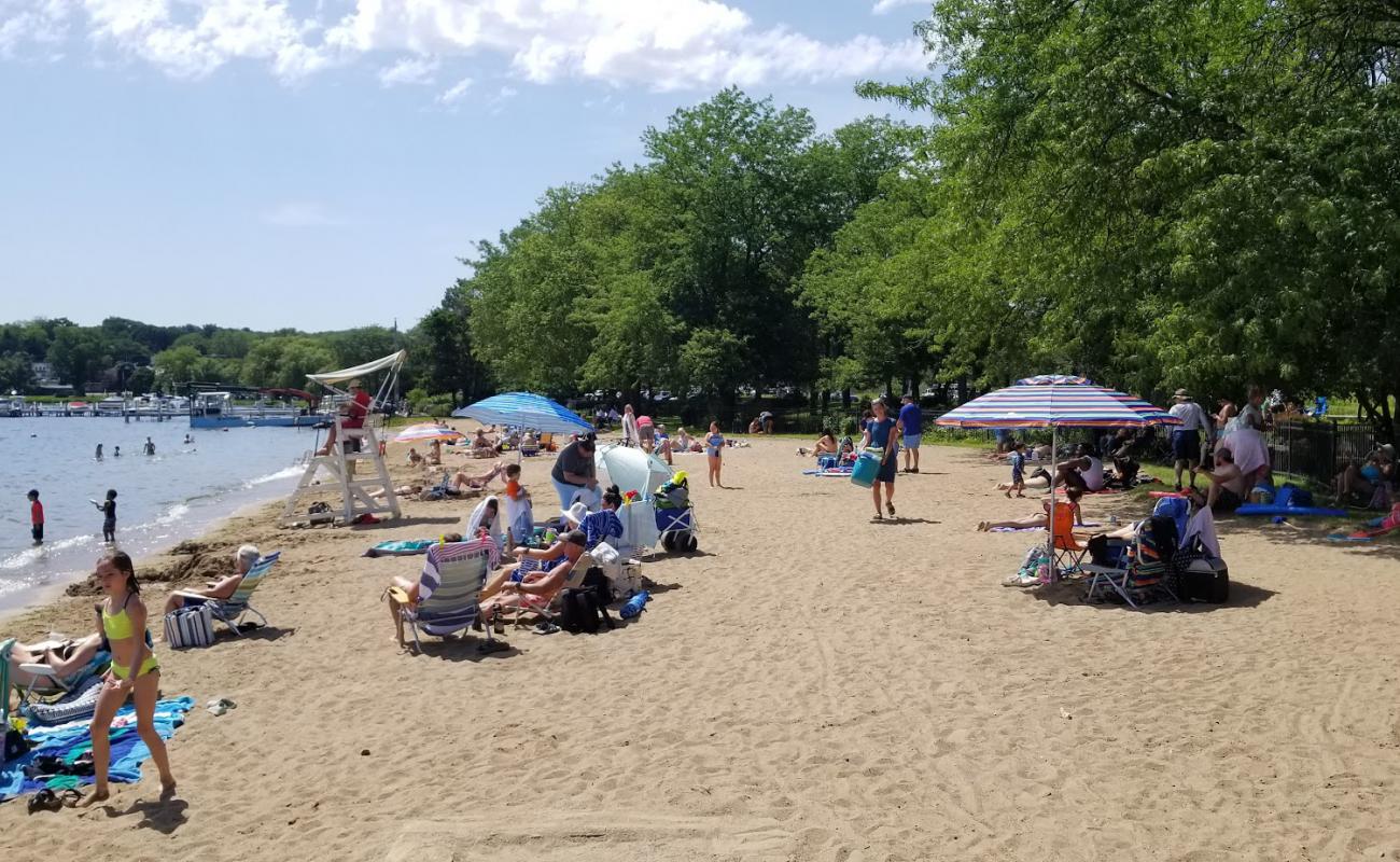 Фото Williams Bay Beach с светлый песок поверхностью