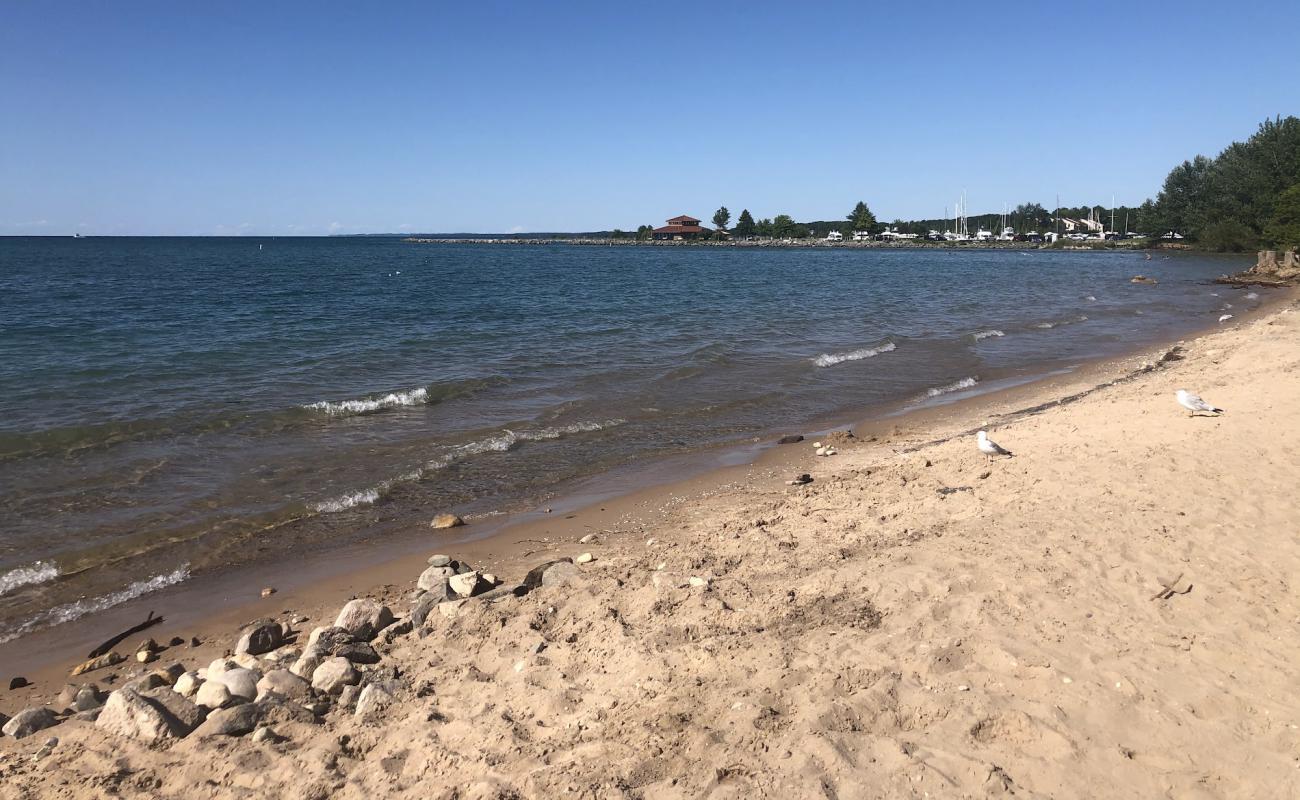 Фото Elk Rapids Sandbar с светлый песок поверхностью