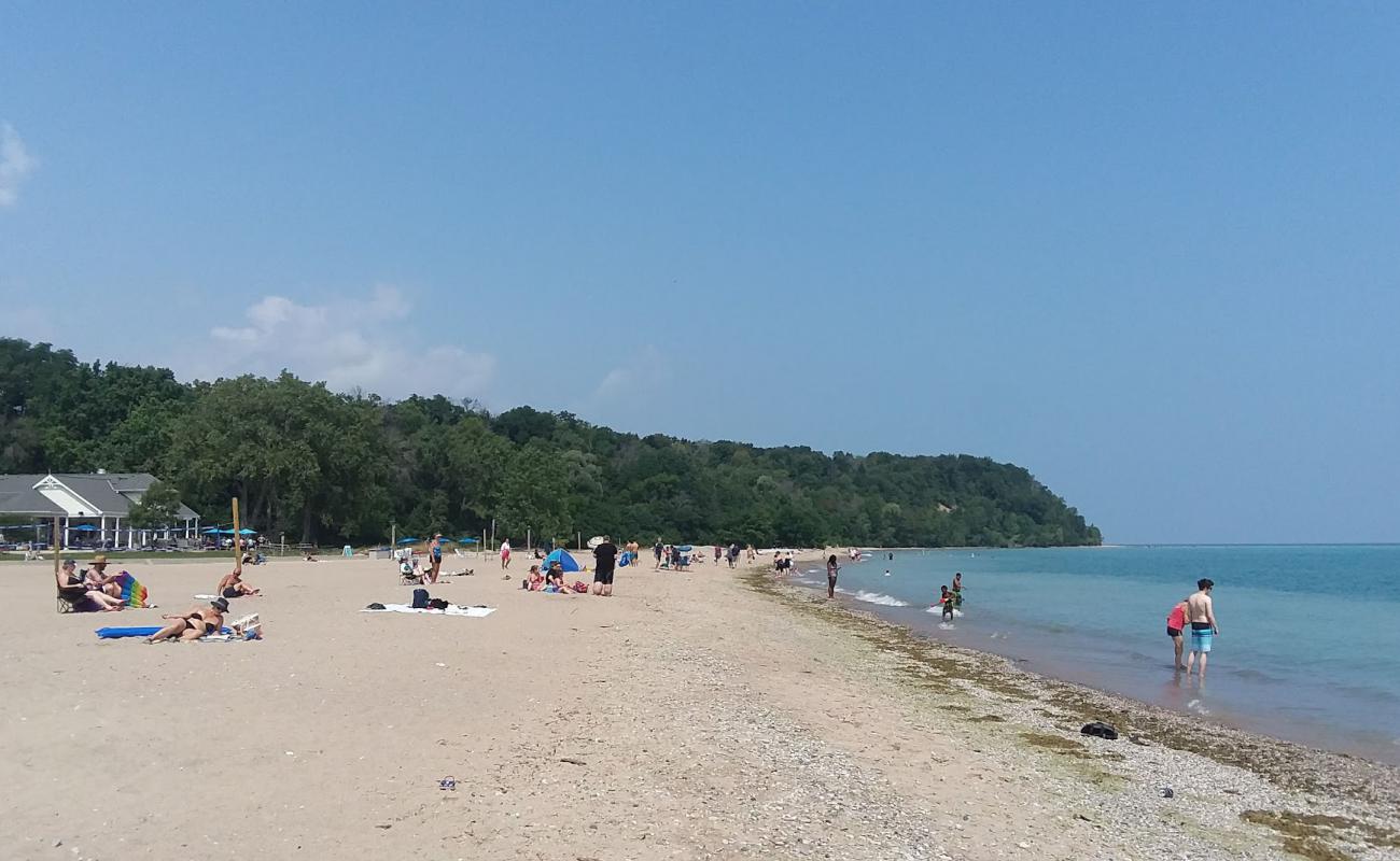 Фото Grant Park Beach с песок с галькой поверхностью