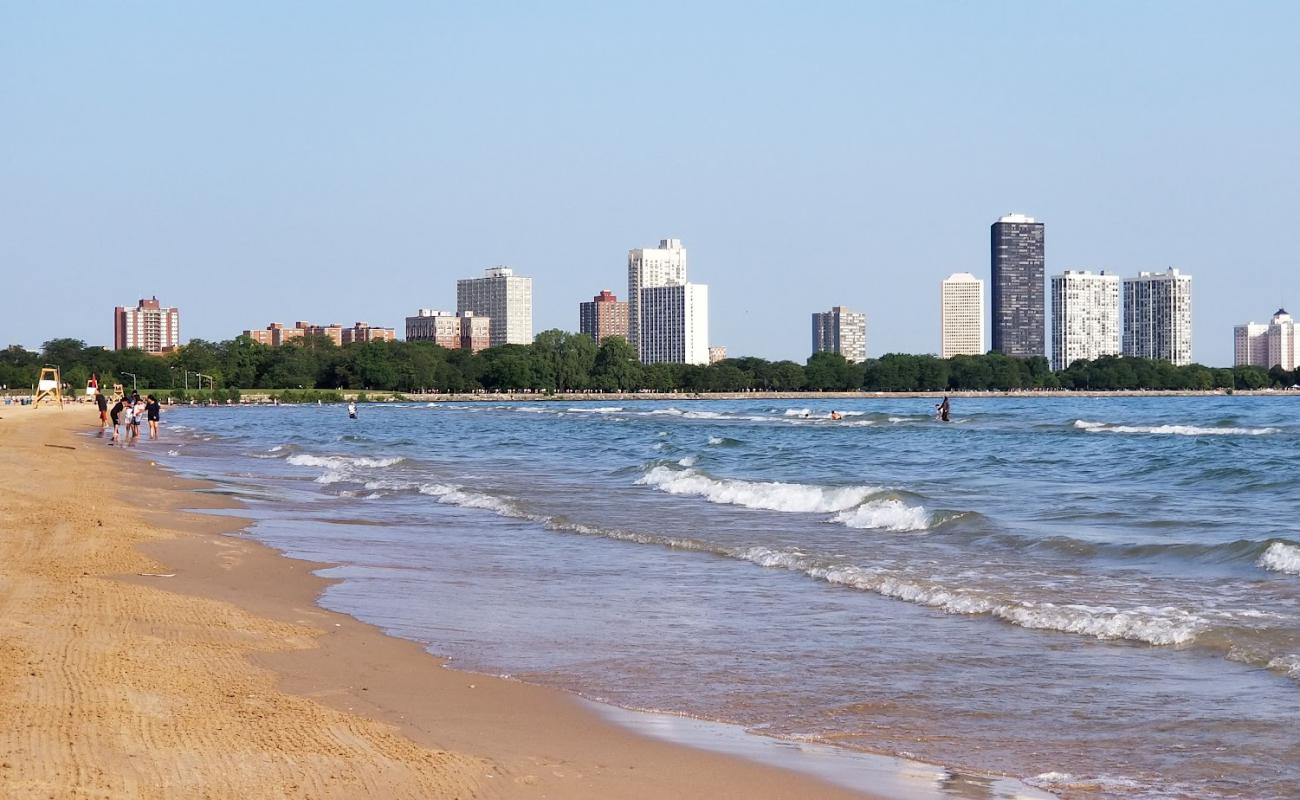 Фото Montrose Beach с светлый песок поверхностью