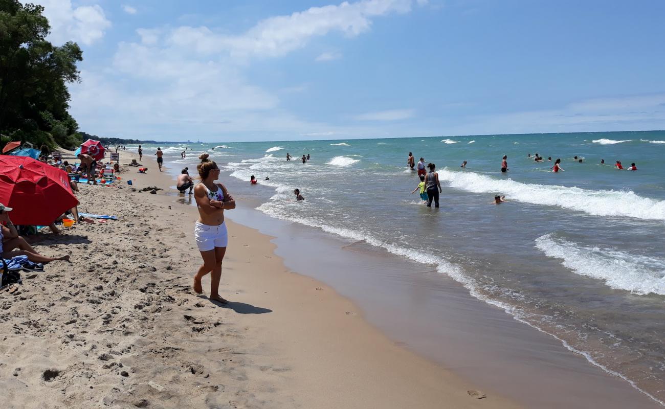 Фото Town Line Beach с светлый песок поверхностью