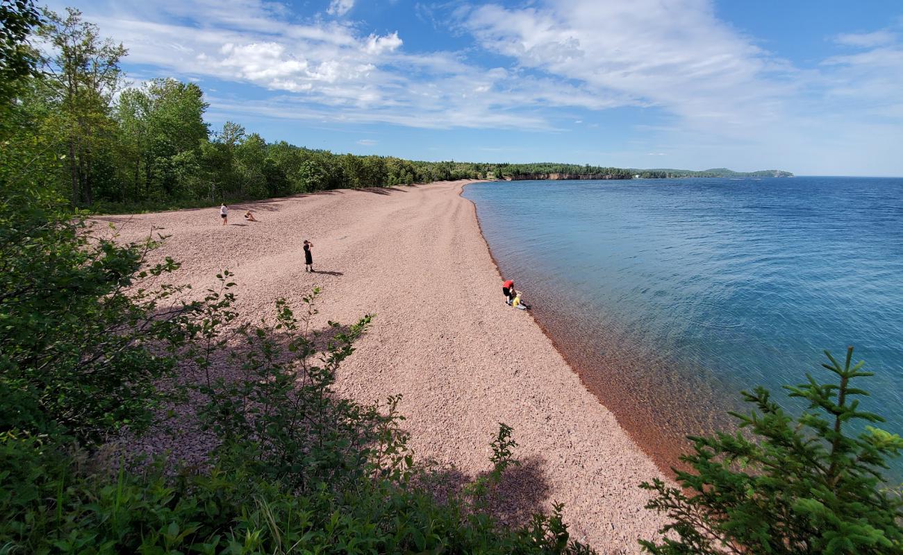 Фото Iona's Beach с темная галька поверхностью