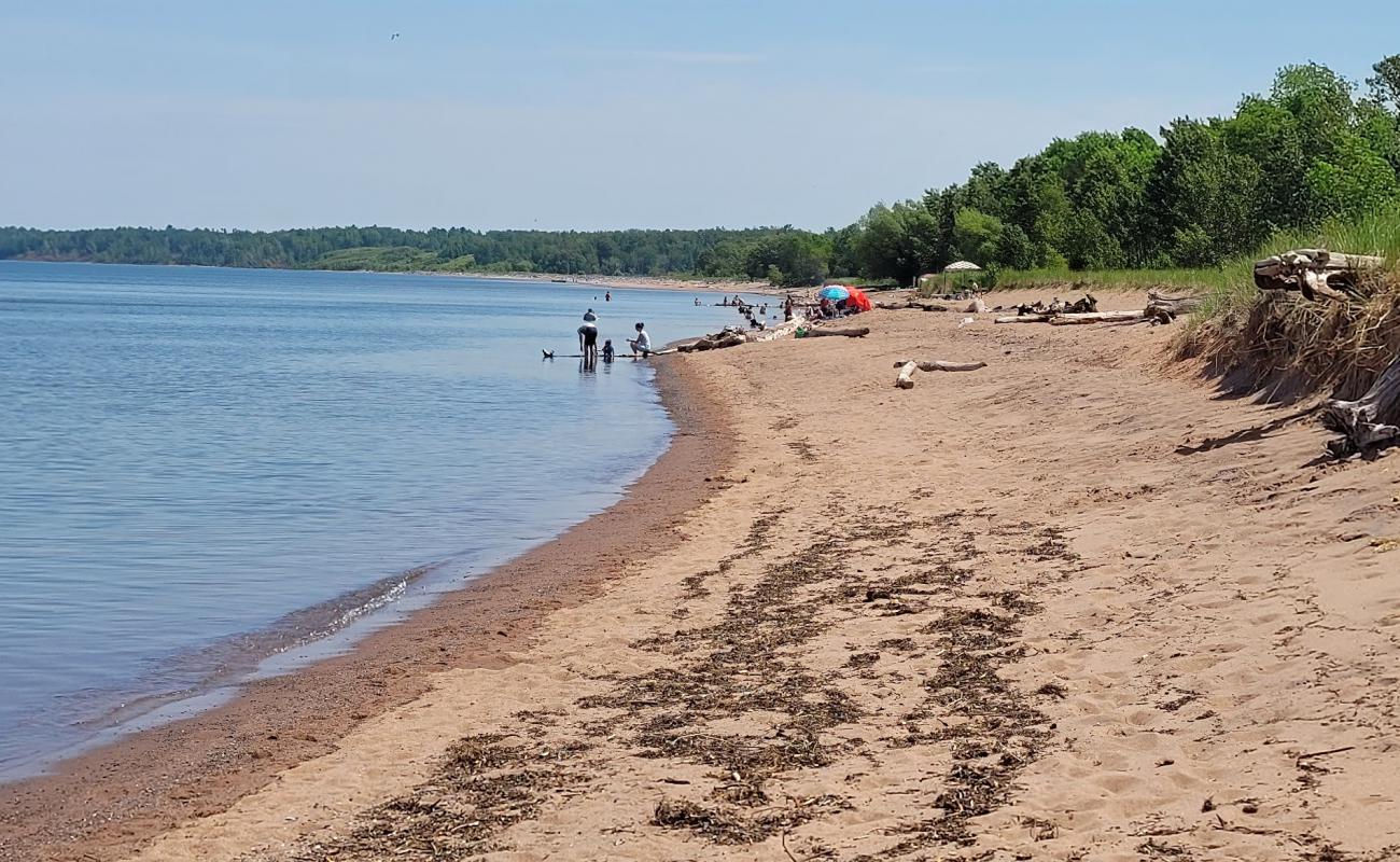 Фото Wisconsin Point Beach с светлый песок поверхностью