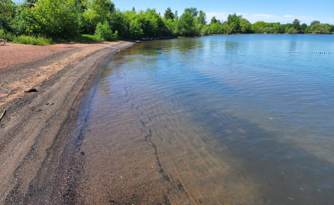 Фото Bayview Park Beach с белая чистая галька поверхностью