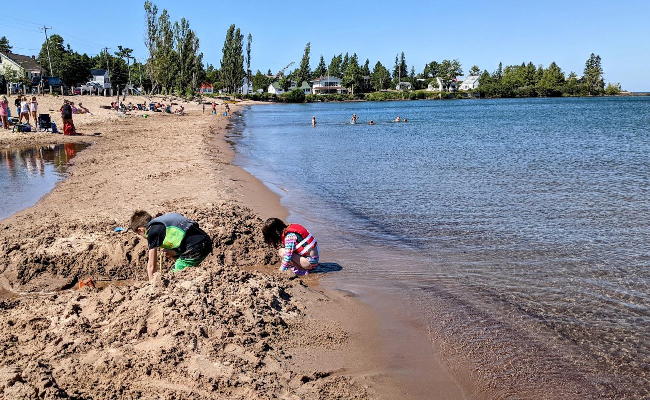 Фото Eagle Harbor Beach с светлый песок поверхностью