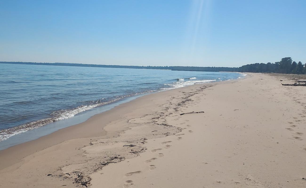 Фото Bete Gris Beach с светлый песок поверхностью