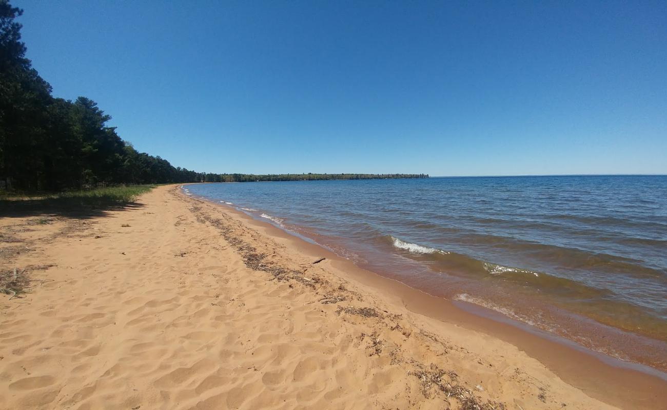 Фото Second Sand Beach с светлый песок поверхностью