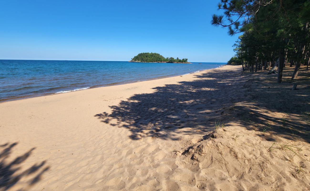 Фото Little Presque Beach с светлый песок поверхностью