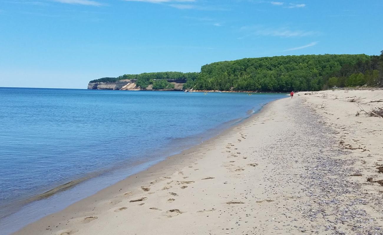 Фото Miners Beach с светлый песок поверхностью