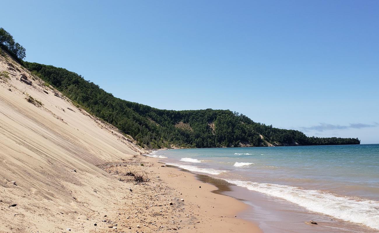 Фото Log Slide Beach с светлый песок поверхностью