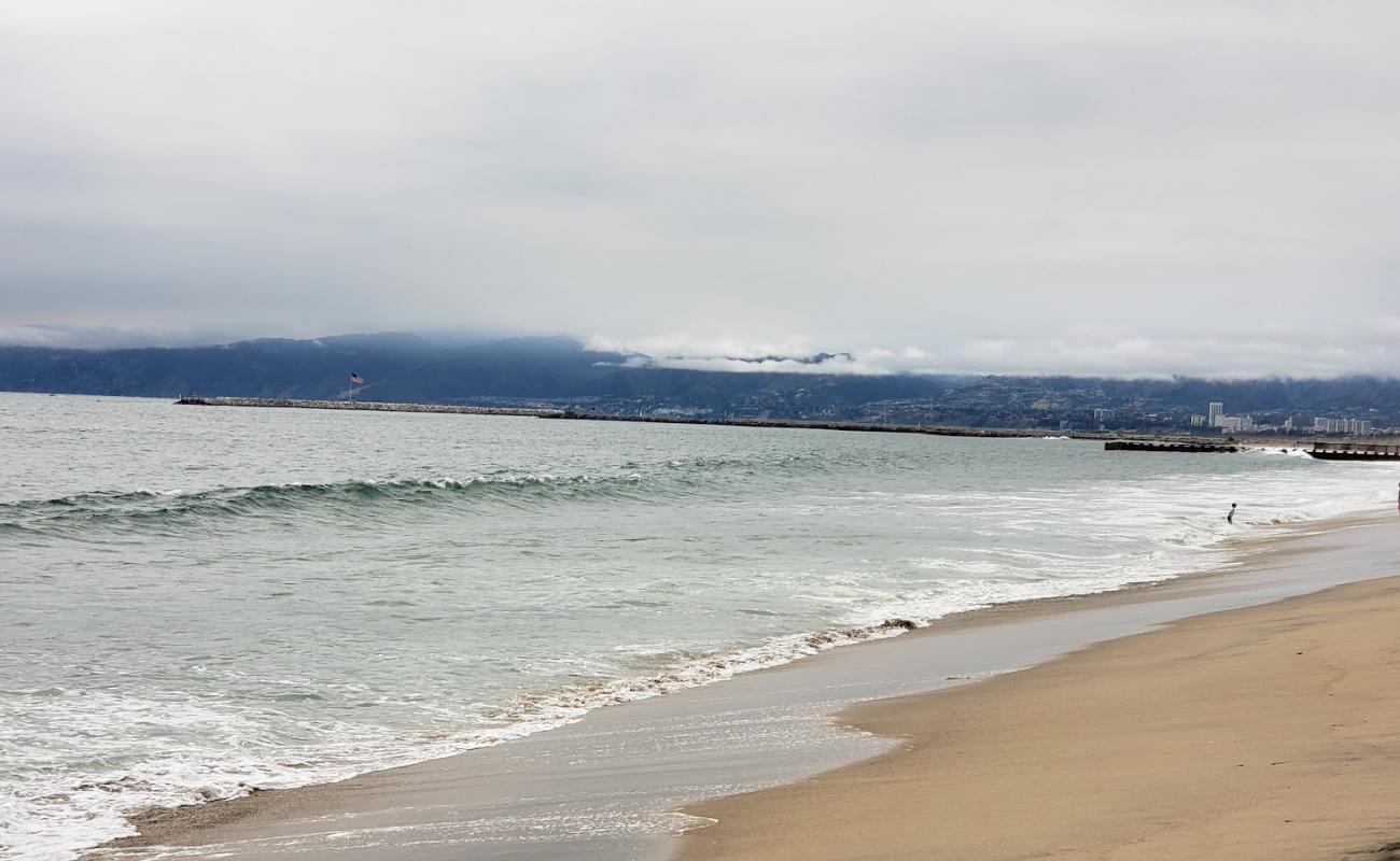 Фото Playa Del Rey Beach с светлый песок поверхностью